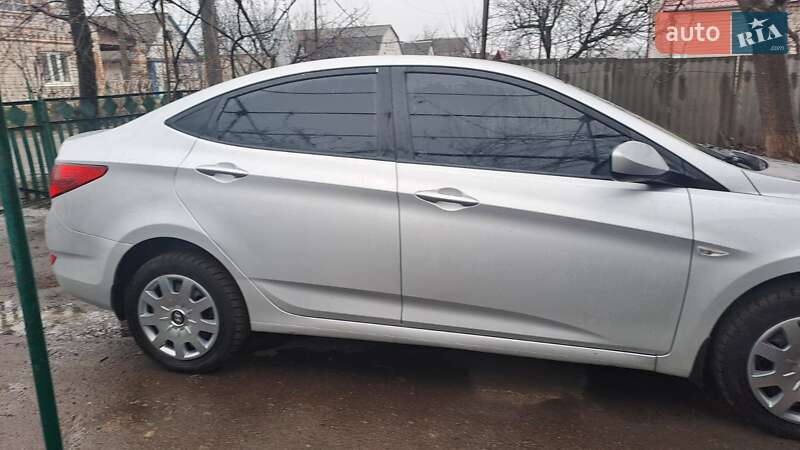 Седан Hyundai Accent 2013 в Умані