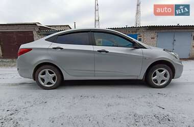 Седан Hyundai Accent 2011 в Глухове