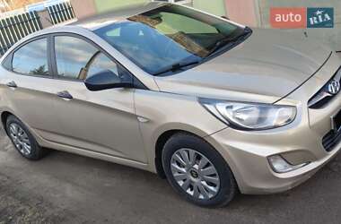 Седан Hyundai Accent 2014 в Староконстантинове