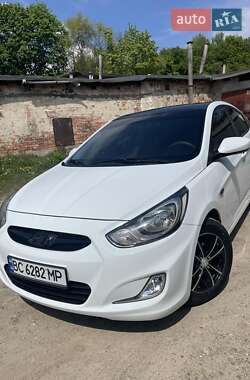 Седан Hyundai Accent 2012 в Стебнику