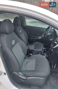 Седан Hyundai Accent 2013 в 