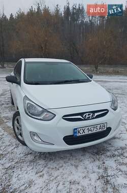 Седан Hyundai Accent 2013 в Краснограді