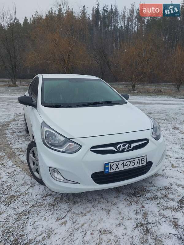 Hyundai Accent 2013