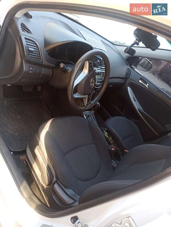 Седан Hyundai Accent 2012 в Черновцах
