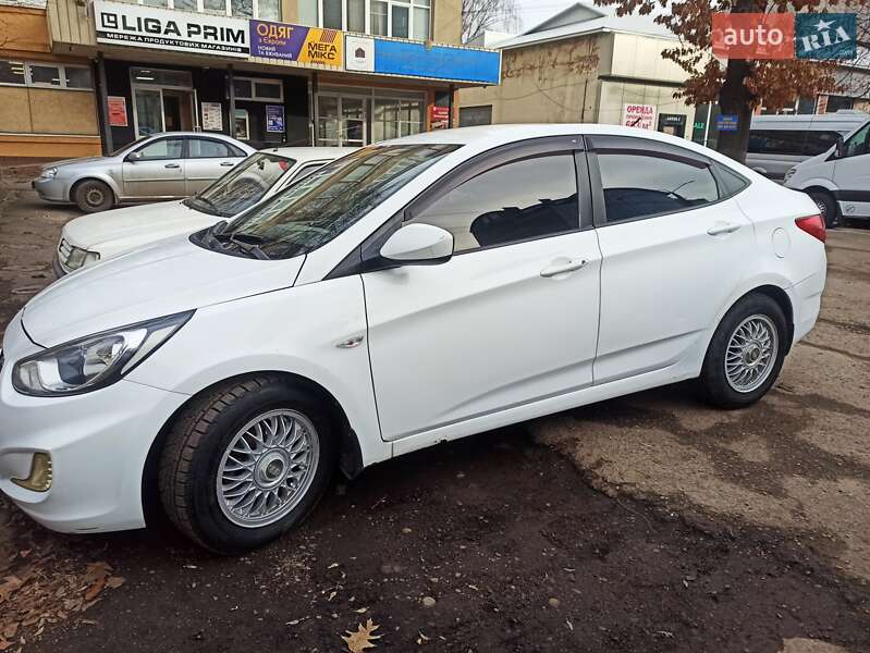 Седан Hyundai Accent 2012 в Черновцах