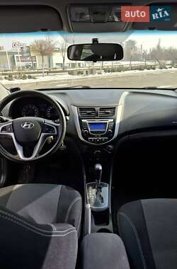 Хэтчбек Hyundai Accent 2012 в Кривом Роге