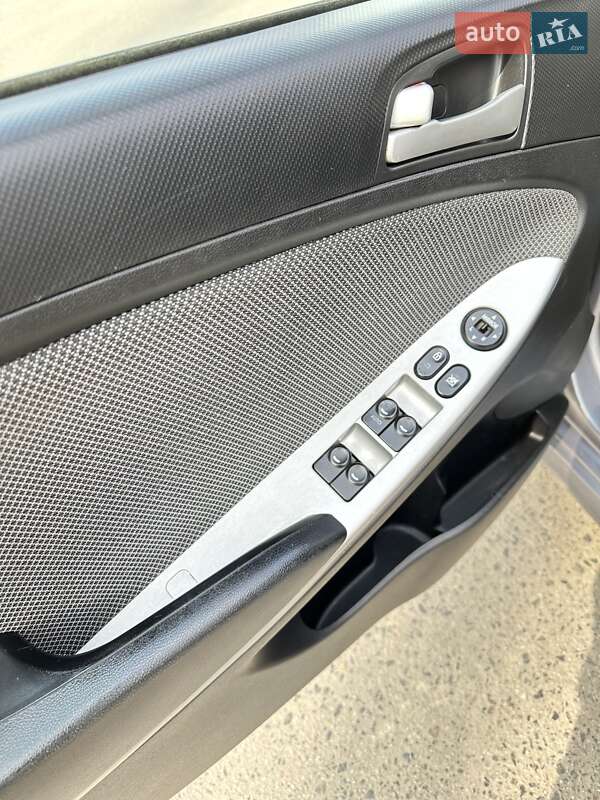 Хэтчбек Hyundai Accent 2013 в Сумах