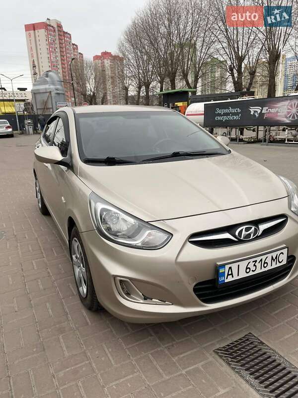 Hyundai Accent 2011