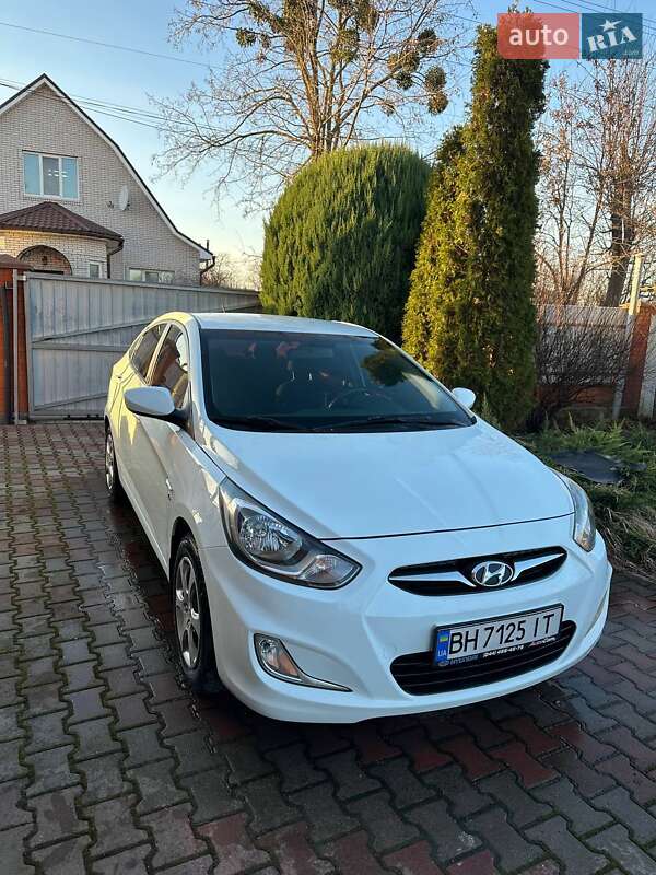 Седан Hyundai Accent 2011 в 