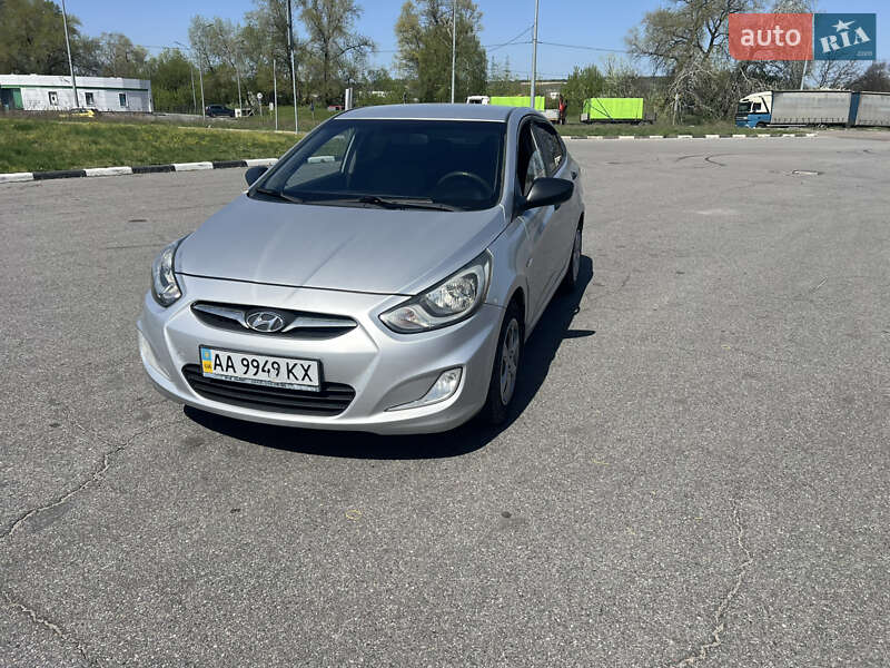 Hyundai Accent 2011