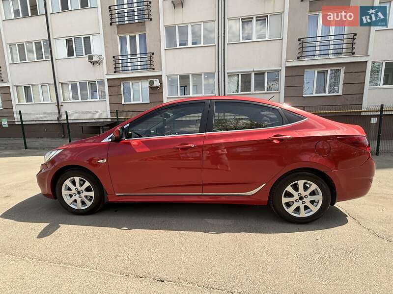 Hyundai Accent 2012