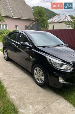 Седан Hyundai Accent 2012 в Хусте