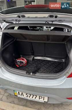 Хетчбек Hyundai Accent 2012 в 