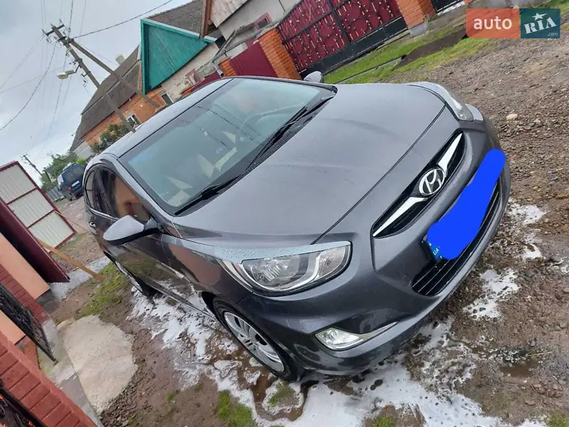Hyundai Accent 2012