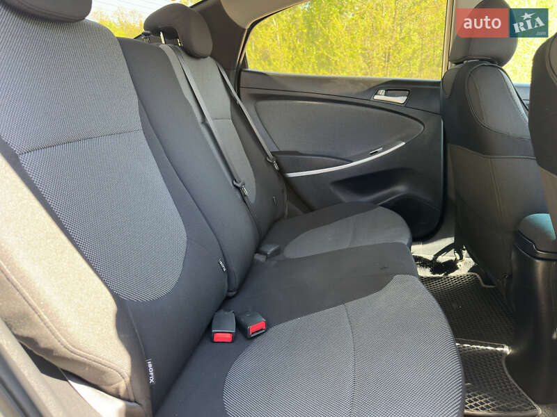 Седан Hyundai Accent 2011 в Ржищеве