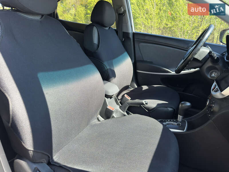 Седан Hyundai Accent 2011 в Ржищеве