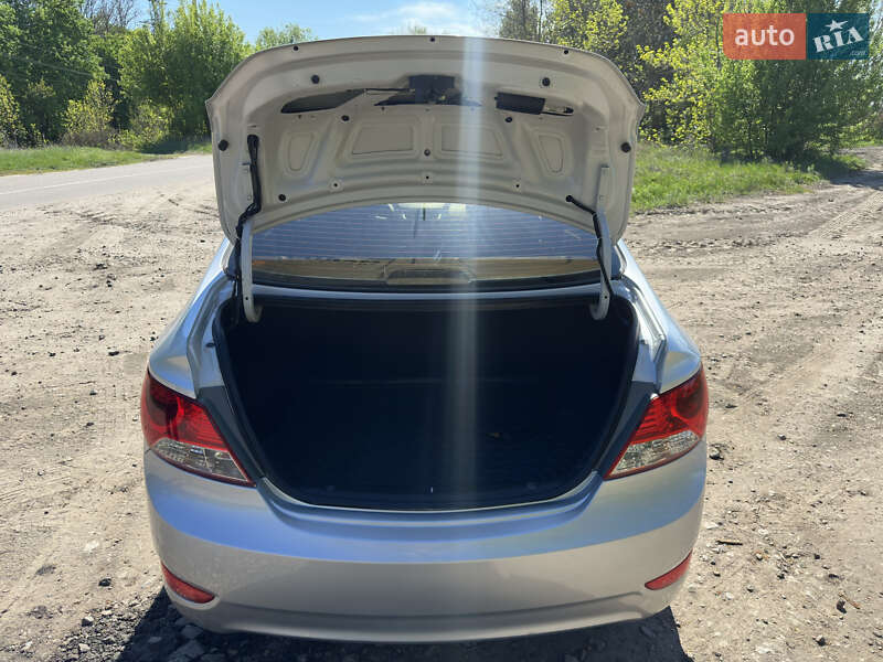 Седан Hyundai Accent 2011 в Ржищеве