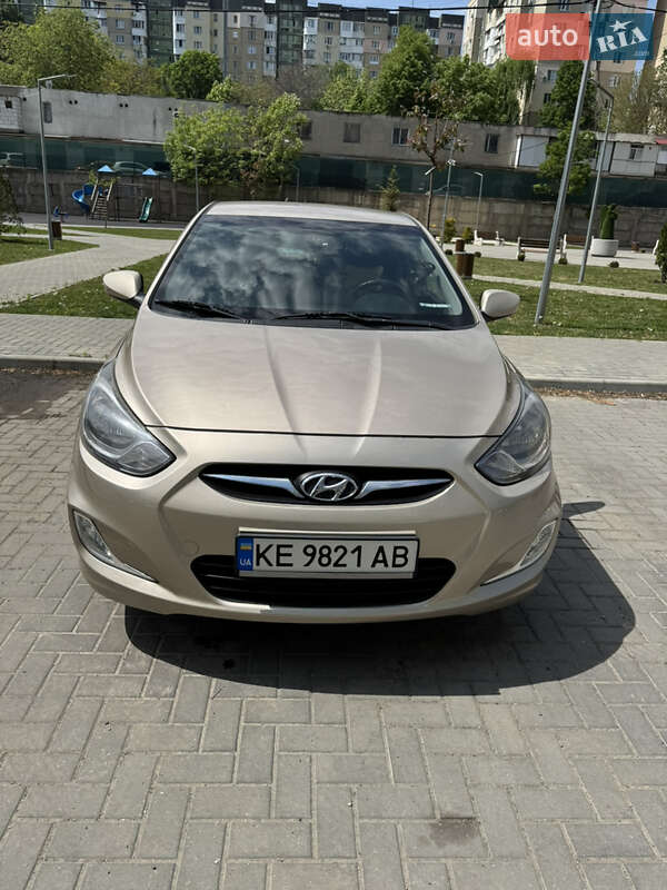 Hyundai Accent 2011
