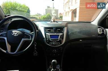 Хэтчбек Hyundai Accent 2012 в 