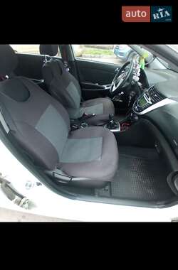 Хэтчбек Hyundai Accent 2012 в 