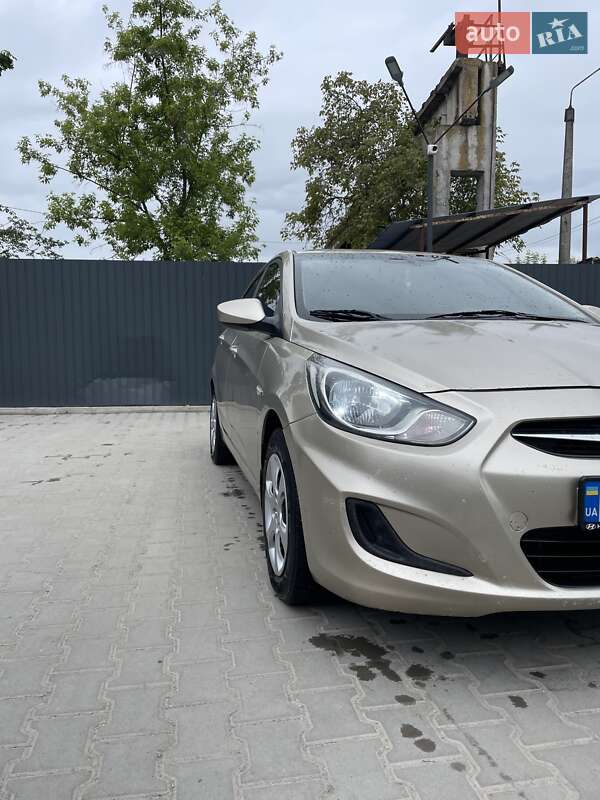 Седан Hyundai Accent 2011 в Тернополе