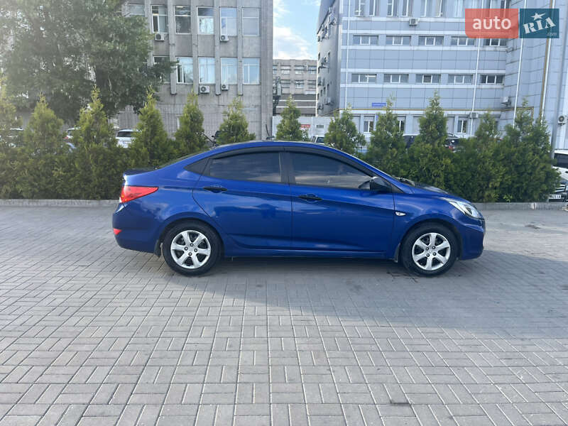Седан Hyundai Accent 2011 в Днепре