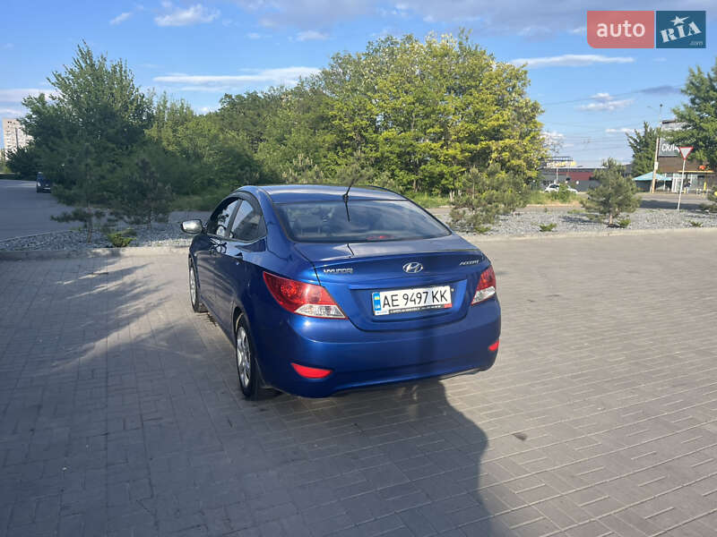 Седан Hyundai Accent 2011 в Днепре