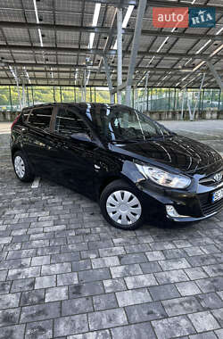 Хэтчбек Hyundai Accent 2012 в 
