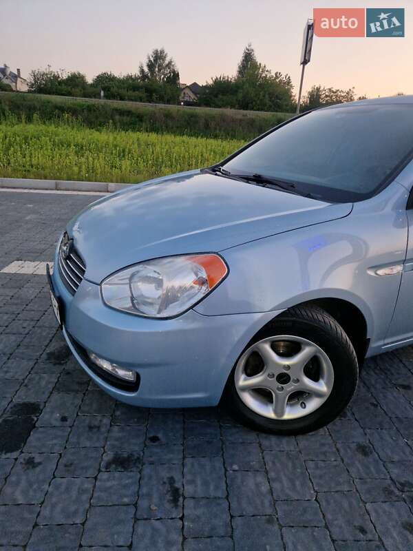 Седан Hyundai Accent 2008 в Новояворівську