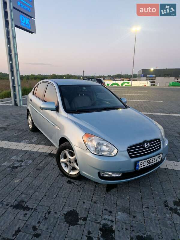 Седан Hyundai Accent 2008 в Новояворівську