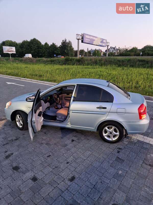 Седан Hyundai Accent 2008 в Новояворівську