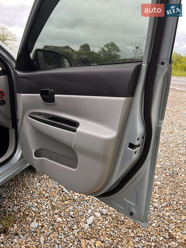 Седан Hyundai Accent 2008 в Надворной