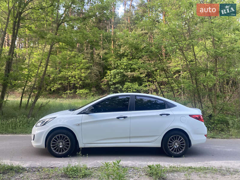 Седан Hyundai Accent 2011 в Киеве
