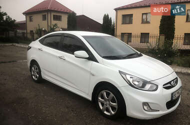 Седан Hyundai Accent 2013 в 