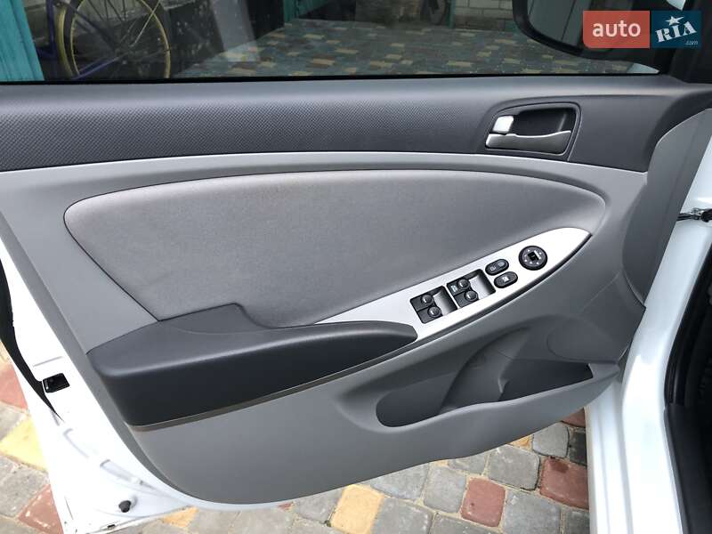 Седан Hyundai Accent 2016 в Гайсине