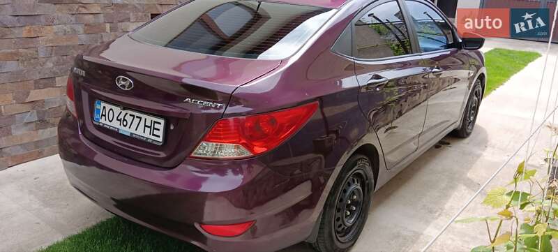 Седан Hyundai Accent 2011 в Ужгороді