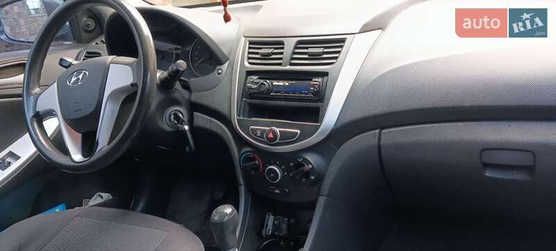 Седан Hyundai Accent 2011 в Ужгороді
