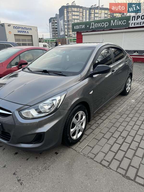 Седан Hyundai Accent 2013 в Луцке