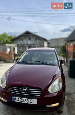 Седан Hyundai Accent 2012 в Сваляві