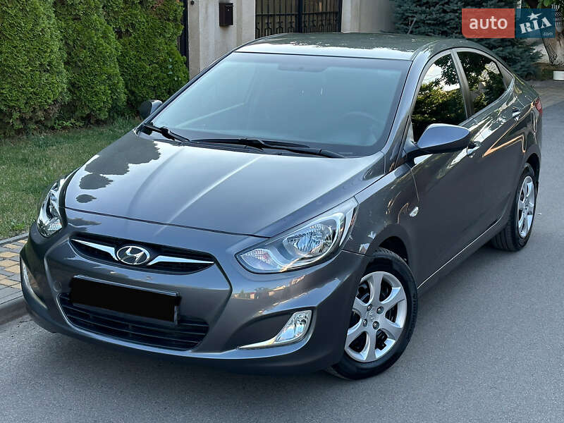 Hyundai Accent 2012