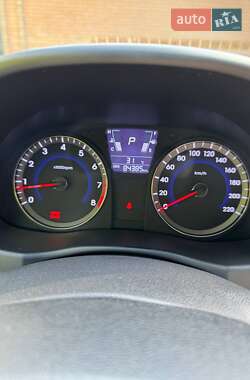Хэтчбек Hyundai Accent 2013 в 