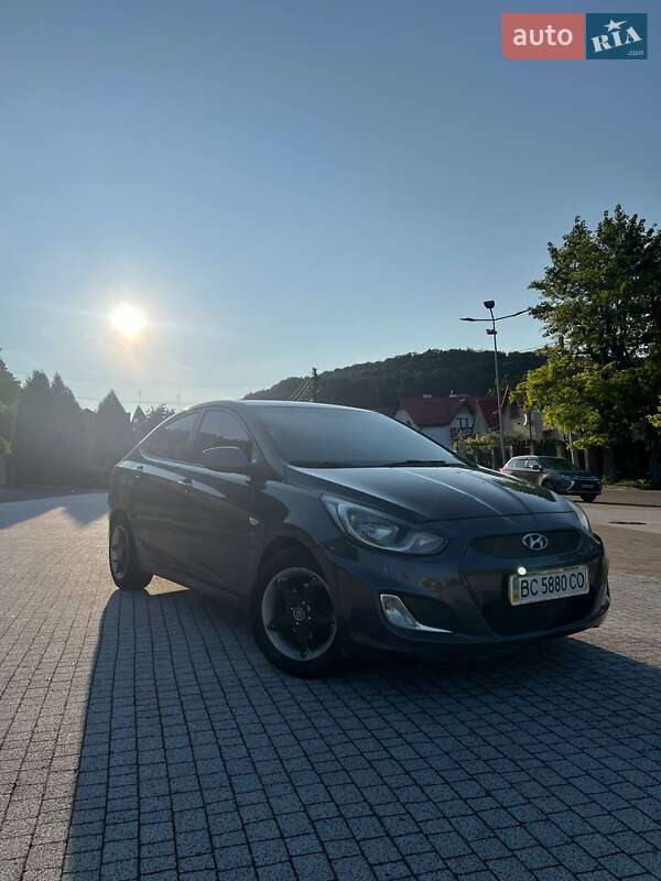 Hyundai Accent 2011