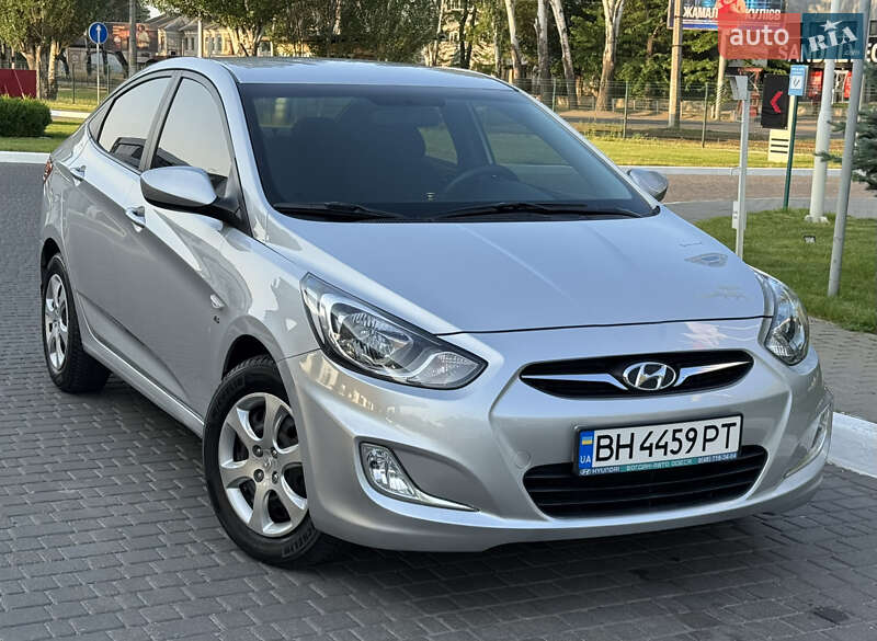 Hyundai Accent 2012