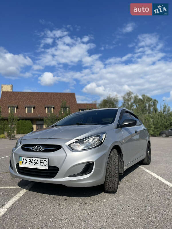 Hyundai Accent 2013