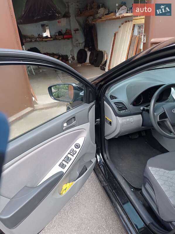 Хетчбек Hyundai Accent 2016 в Кривому Розі