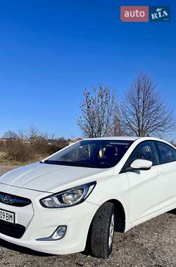 Седан Hyundai Accent 2016 в Ужгороде