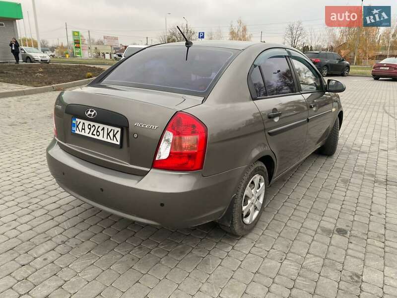 Седан Hyundai Accent 2010 в Днепре