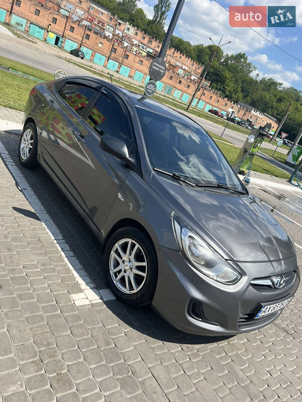 Hyundai Accent 2011