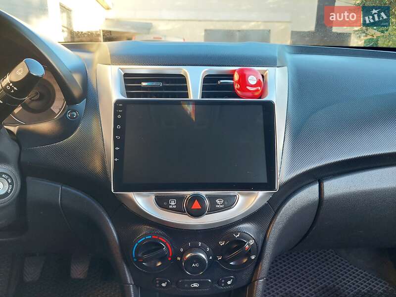 Седан Hyundai Accent 2011 в Львове