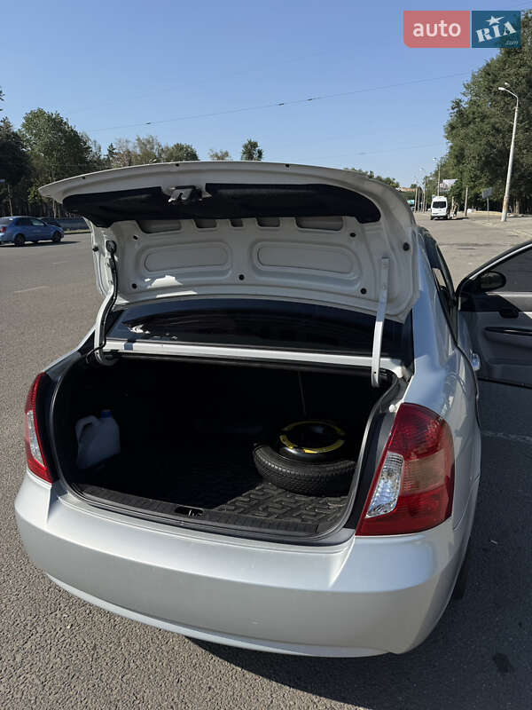 Седан Hyundai Accent 2008 в Днепре